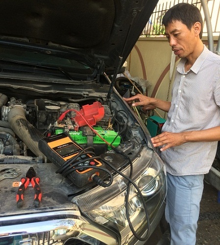 Câu bình ắc quy ô tô nhanh nhất tại khu đô thị Park City Hà Nội và hỗ trợ kiểm tra ắc quy bằng máy chuyên dụng